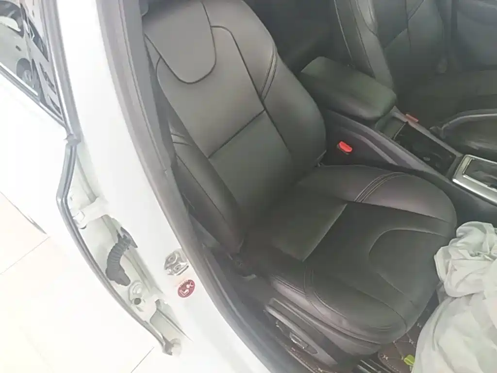 Volvo V40 2018 2018 T3 R-Design Edition