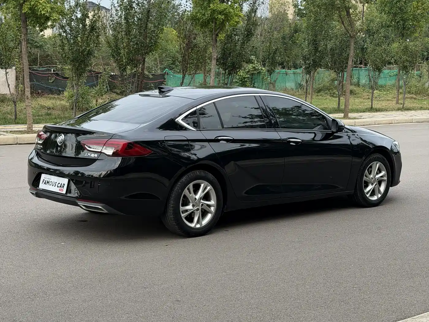 Photo 4 - Buick Regal