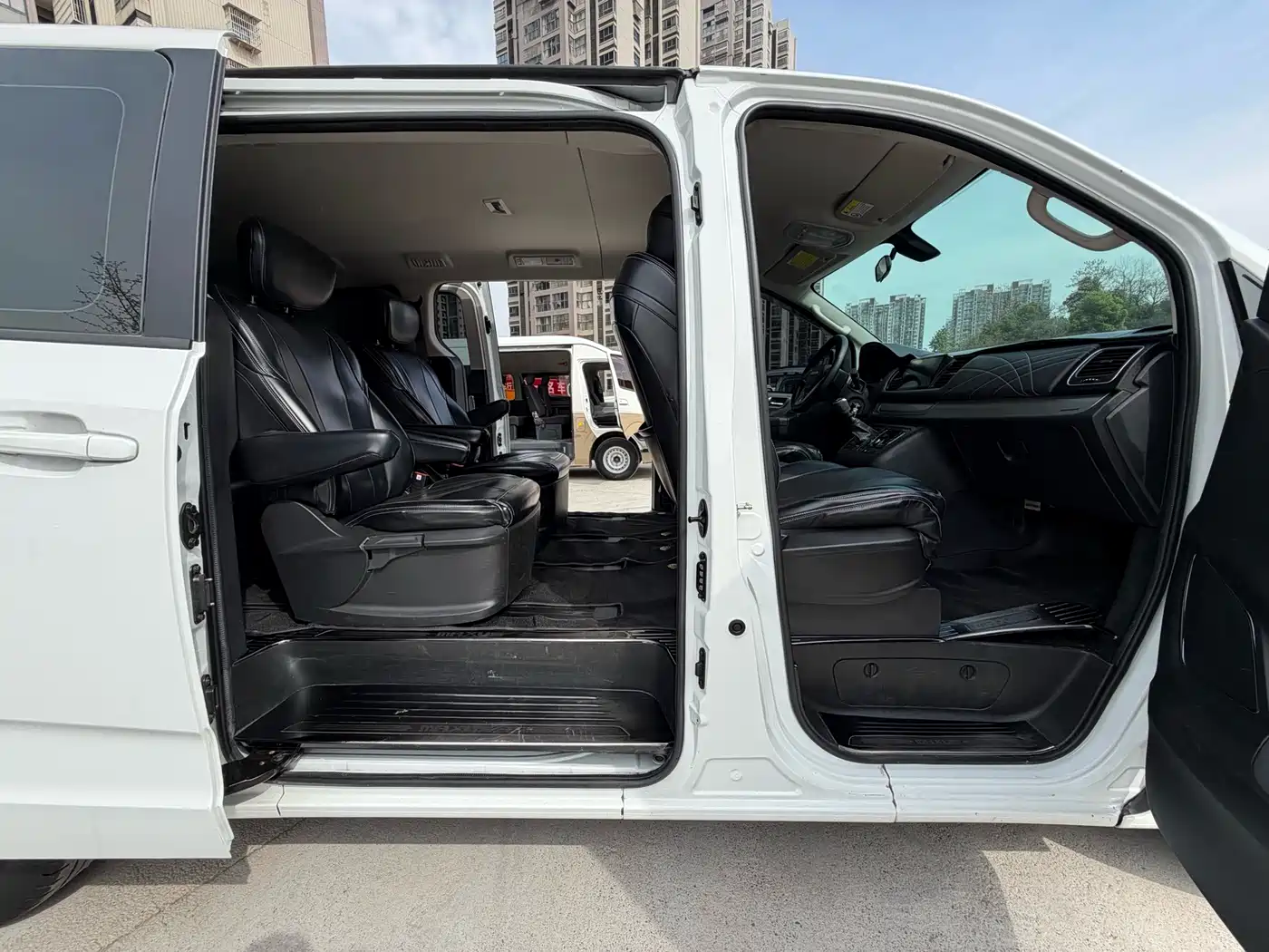 SAIC Maxus Maxus G10 2023 2.0T Manual Multi-function Edition Diesel 7-seater фото 8