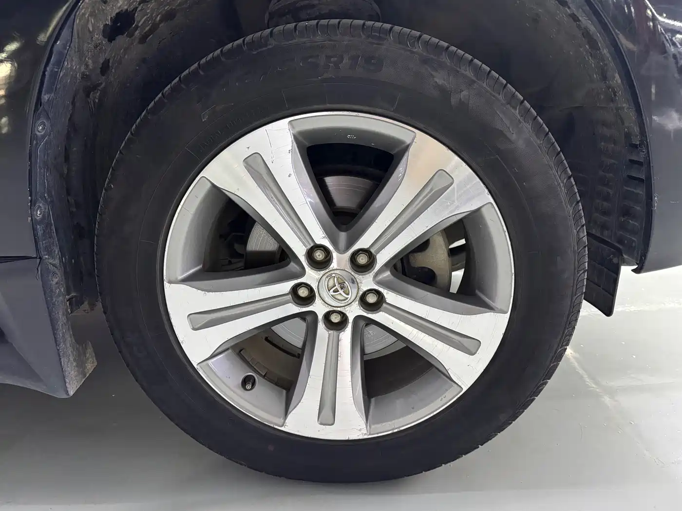 Toyota Highlander 2011 2.7L 2WD 7-seat Luxury фото 22