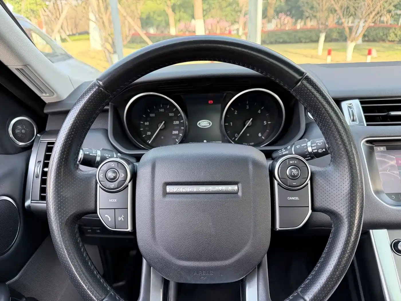 Land Rover Range Rover Sport 2016 Model 2.0 GTDi HSE фото 8
