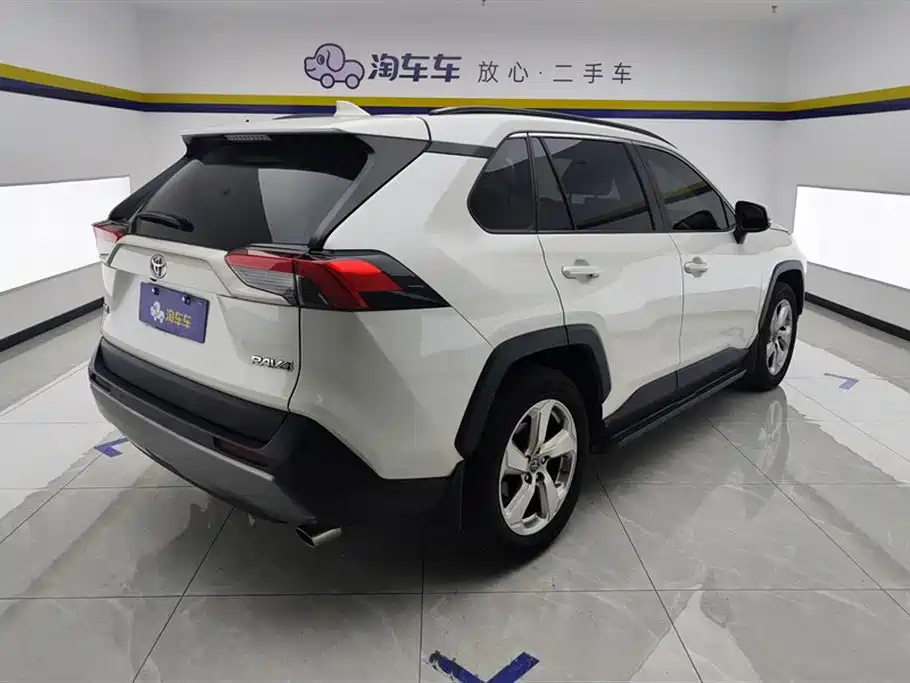 Toyota RAV4 Rongfang 2020 2.0L CVT 2WD Trend Edition фото 3