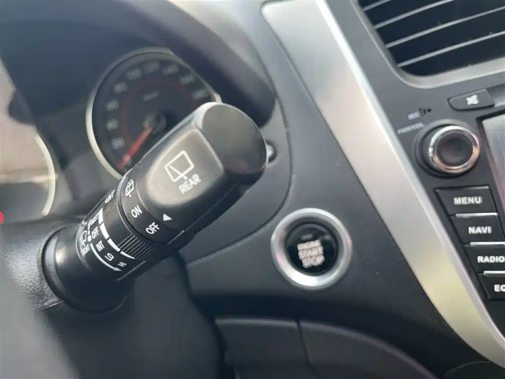 Hyundai Reina 2014 Model 1.6L Automatic TOP фото 17
