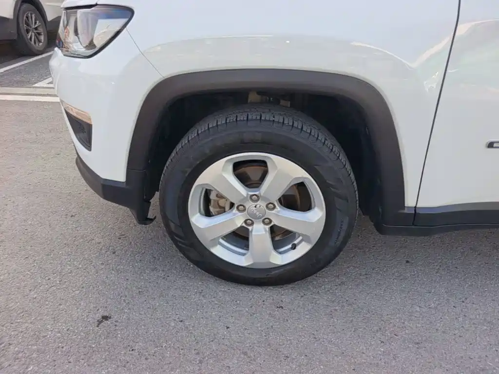 Фото 23 - Jeep Compass