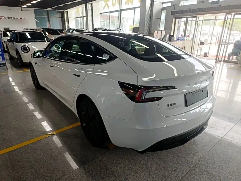 Tesla Model 3 2026 2025 Model Year Facelift Rear-Wheel Drive