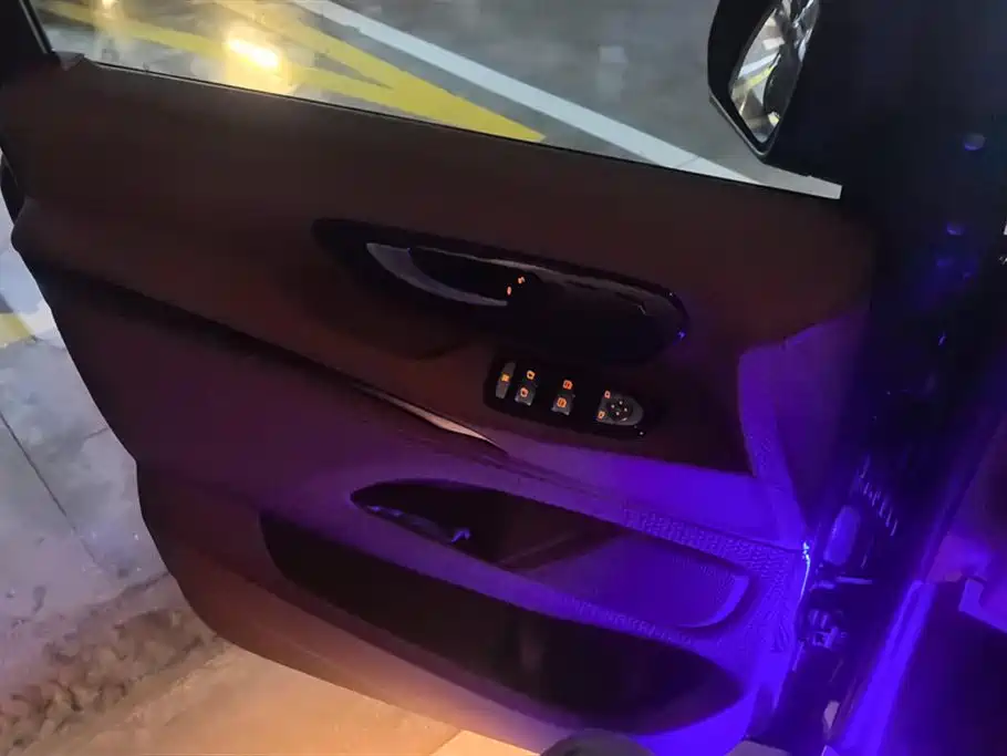 Mercedes-Benz Vito 2023 2.0T Elite 7-Seater фото 7