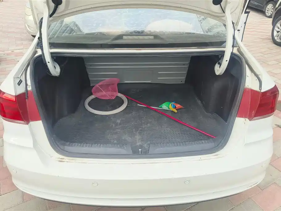 Volkswagen Santana 2016 1.6L Manual Trend Edition фото 4