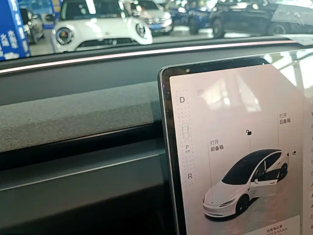 Фото 14 - Tesla Model 3