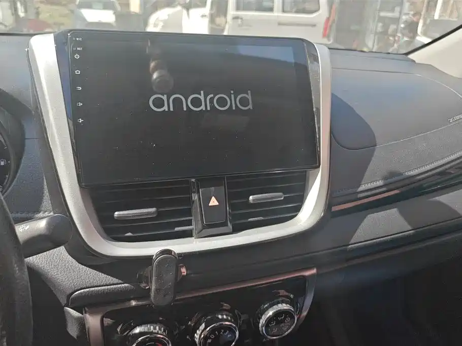 TOYOTA YARIS L TO ENJOY