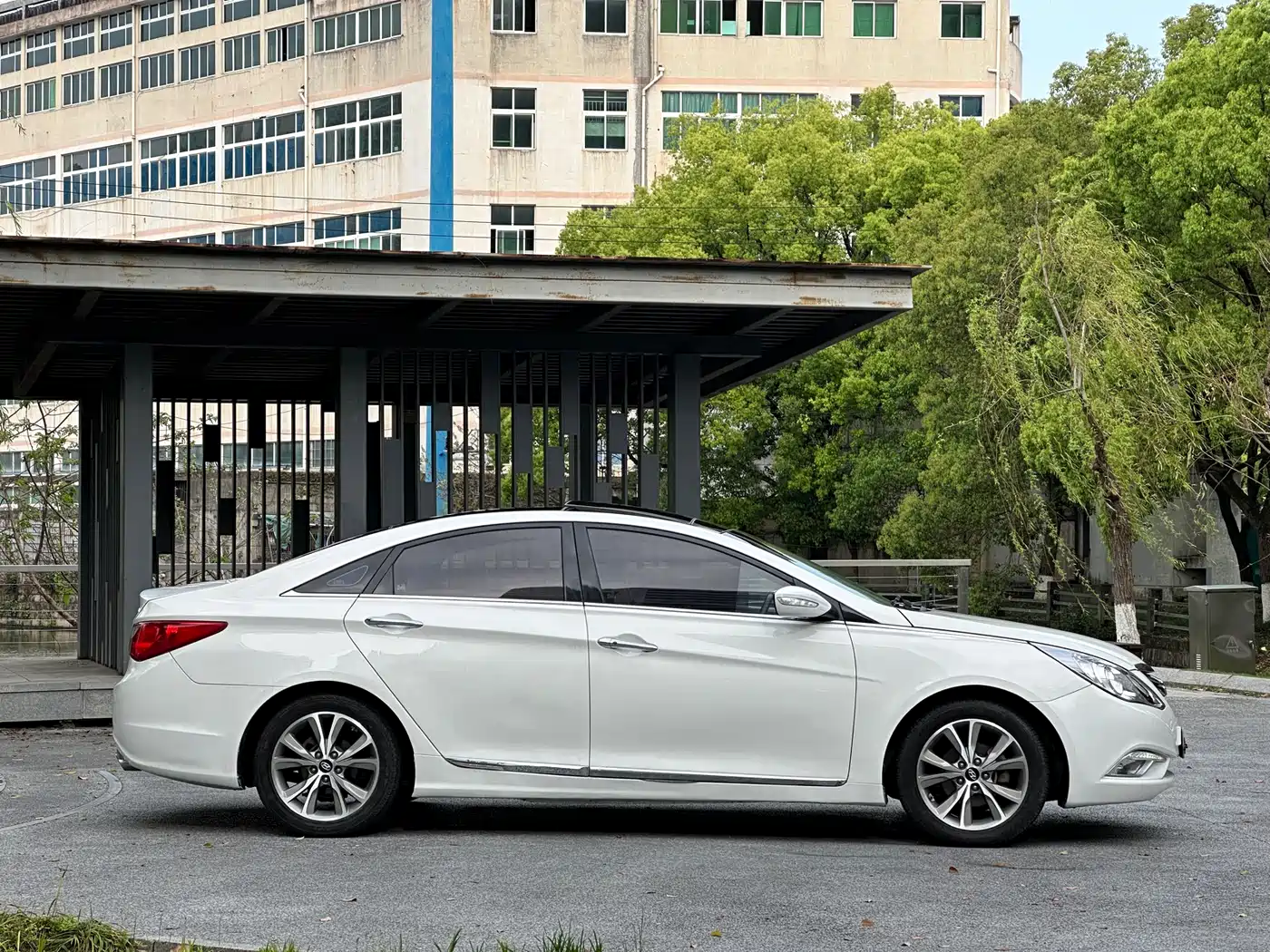 Hyundai Sonata 2014 2.0L Automatic Premium Edition фото 8