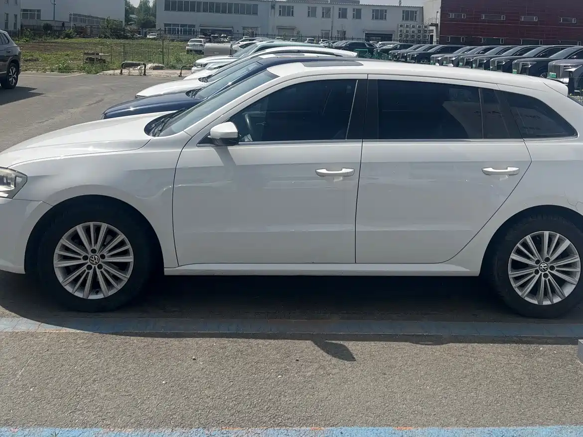 Volkswagen Lavida Tour 2013 1.4TSI Automatic Comfort фото 3