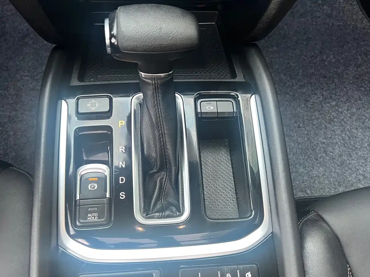 GAC Trumpchi Trumpchi GS8 2017 2017 320T 2WD Luxury Smart Connect (7-seater)
