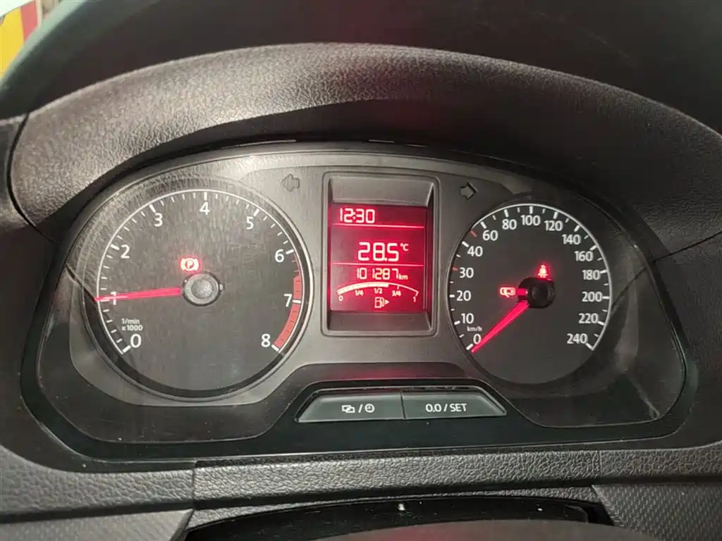 Volkswagen Jetta 2015 Value Edition 1.6L Manual Fashion фото 12