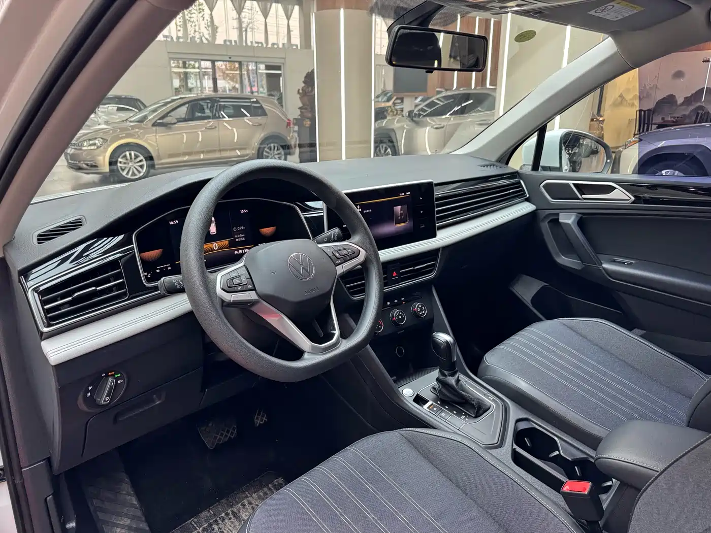 Volkswagen Tiguan L 2022 330TSI Automatic 2WD Comfort Edition фото 11