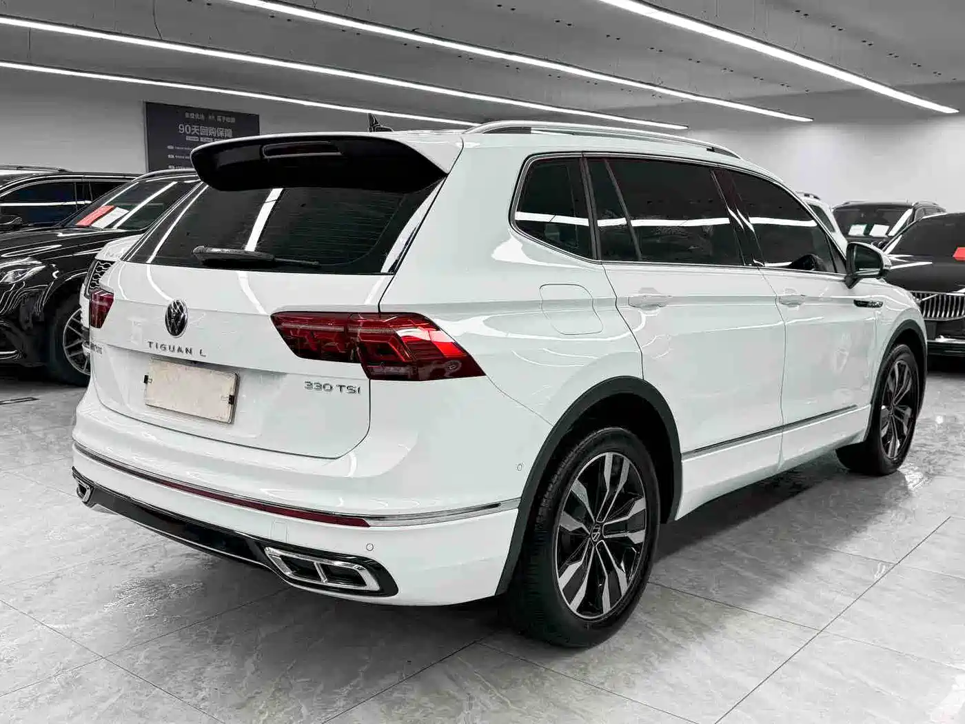 Volkswagen Tiguan L 2024 330TSI Automatic 2WD R-Line Premium Enjoyment Edition фото 4