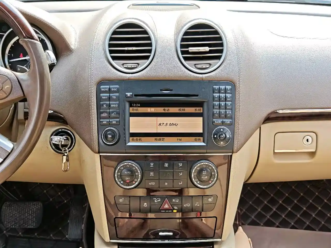 Mercedes-Benz GL-Class фото 19