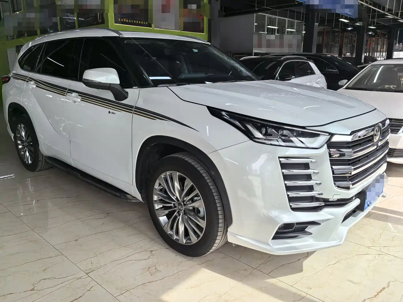 Toyota Highlander 2024 2.5L Smart Hybrid 4WD Premium 7-seater фото 3