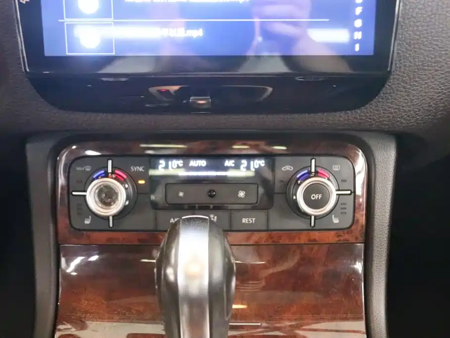 Volkswagen Touareg 2014 2011 3.0TSI Standard