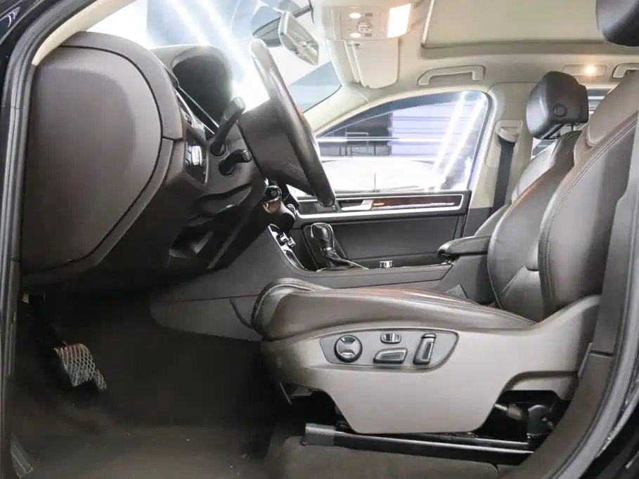 Volkswagen Touareg 2014 2011 3.0TSI Standard