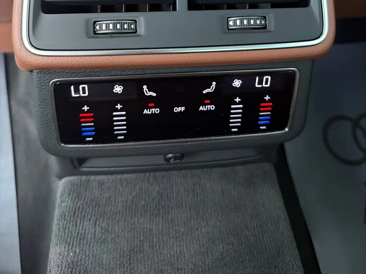 Фото 20 - Audi A6L