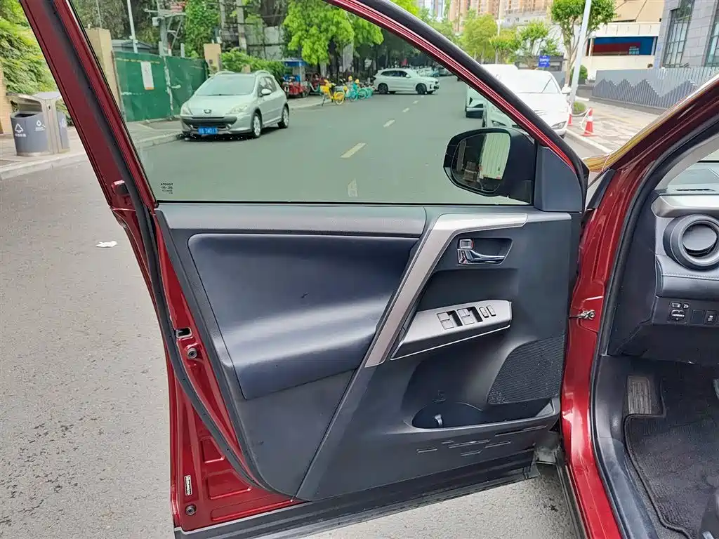 Toyota RAV4 Rongfang 2016 2.0L CVT 2WD Smart (China V) фото 6