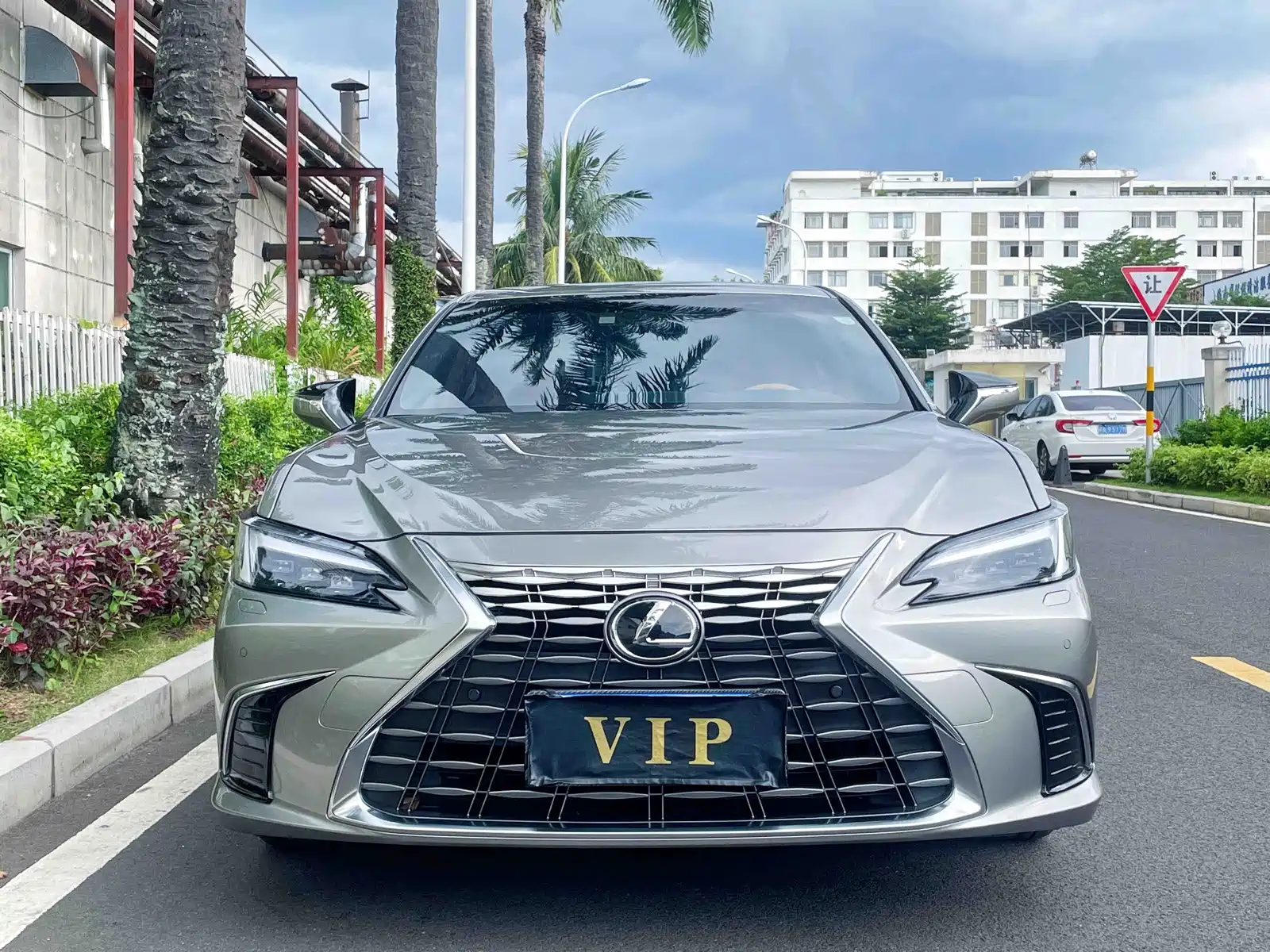 Фото 2 - Lexus ES