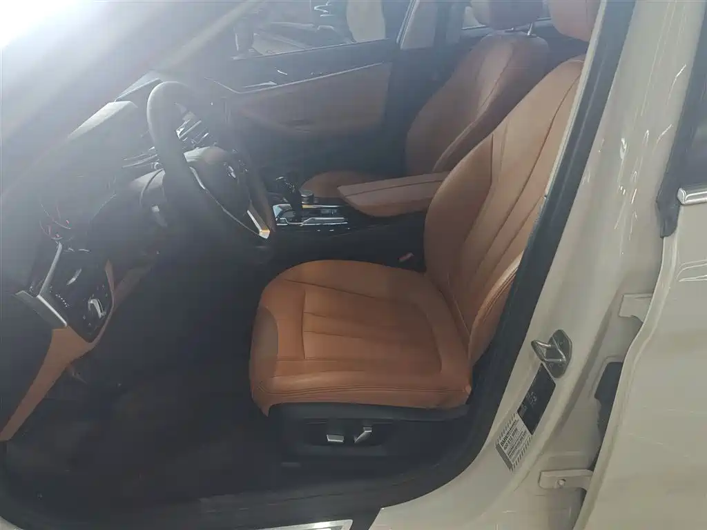 BMW 5 Series 2018 528Li Launch Special Edition фото 11