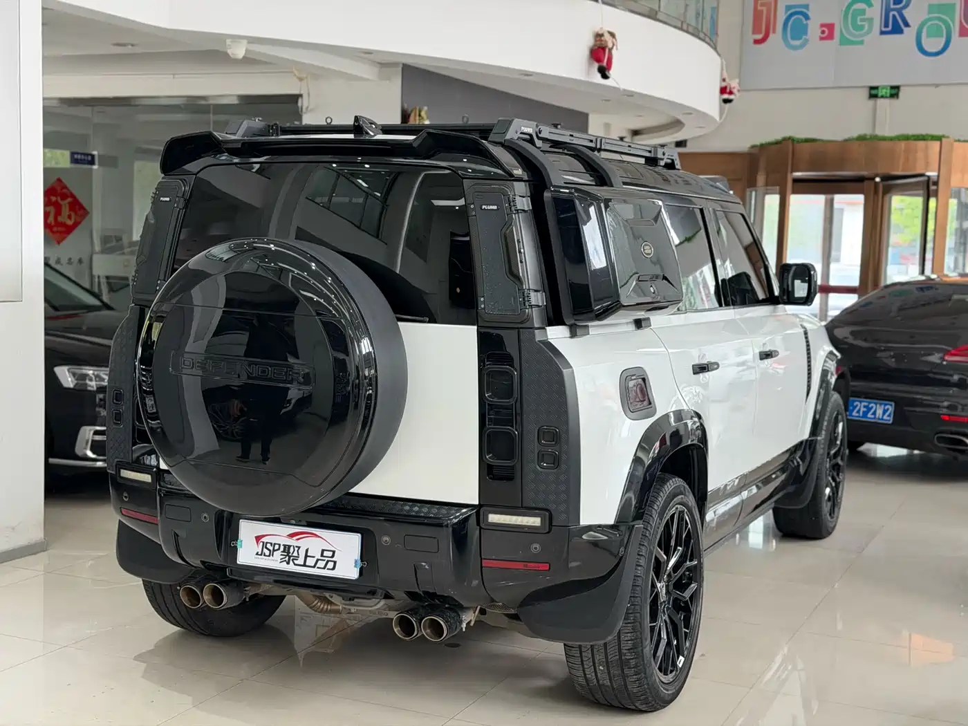 Land Rover Defender 2020 110 P400 Launch Matte Silver Special Package Edition фото 12
