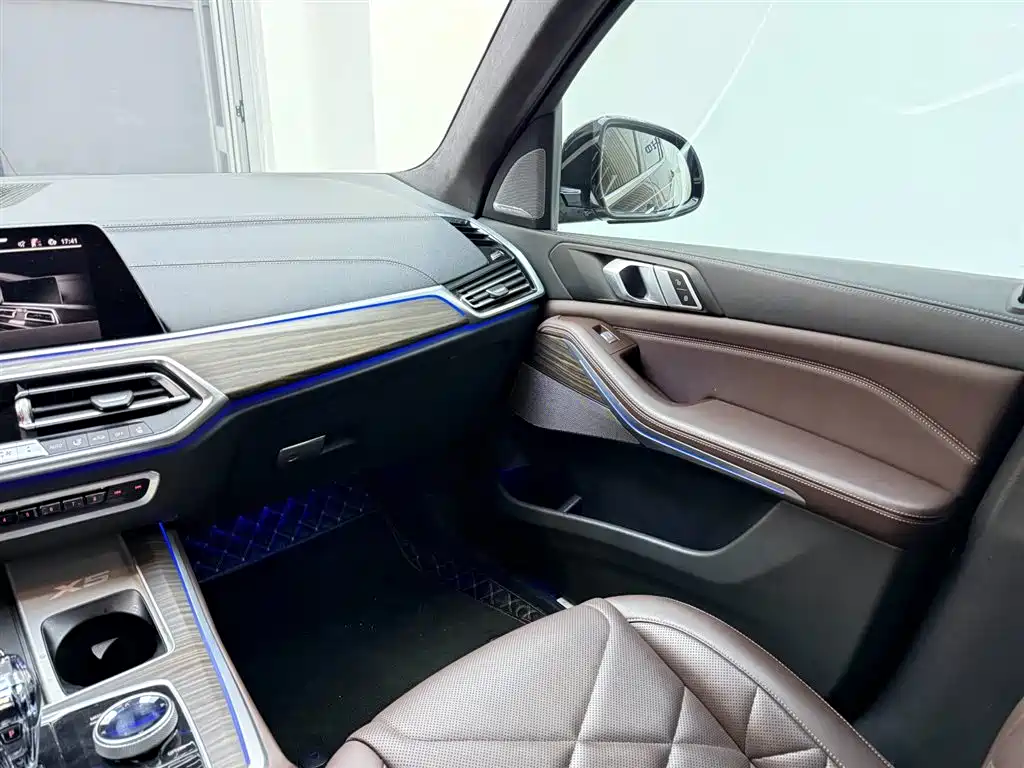 BMW X5 2022 Model xDrive 40Li M Sport Package фото 15