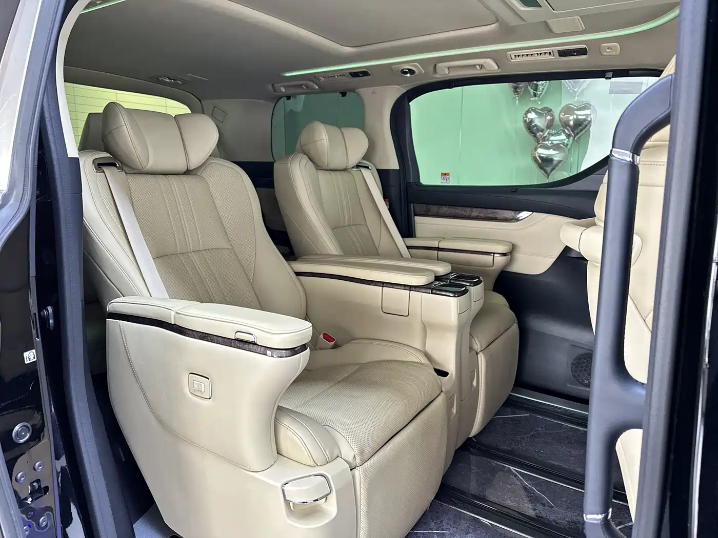 Toyota Alphard 2021 Hybrid 2.5L Ultimate фото 14