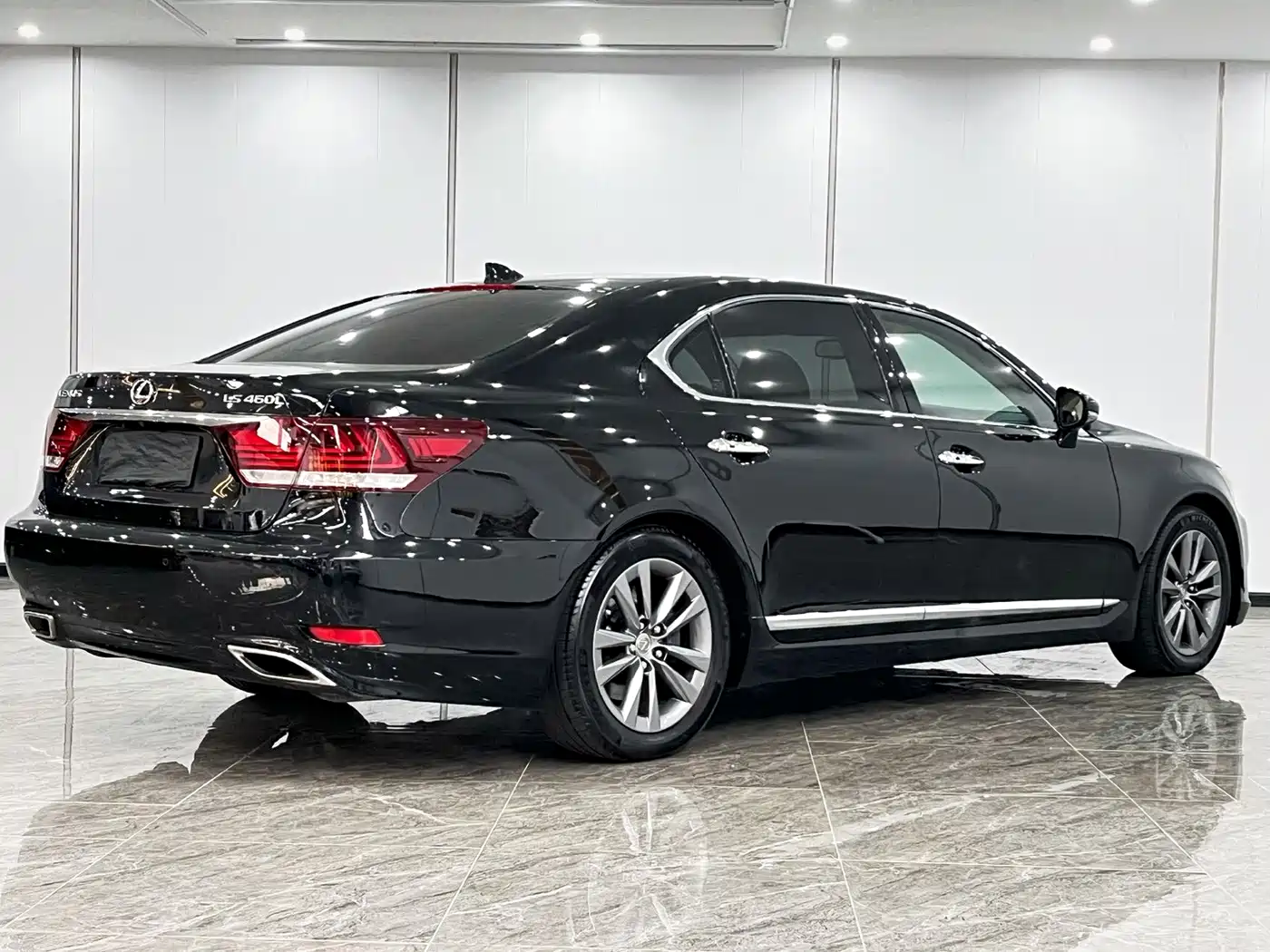 Фото 5 - Lexus LS