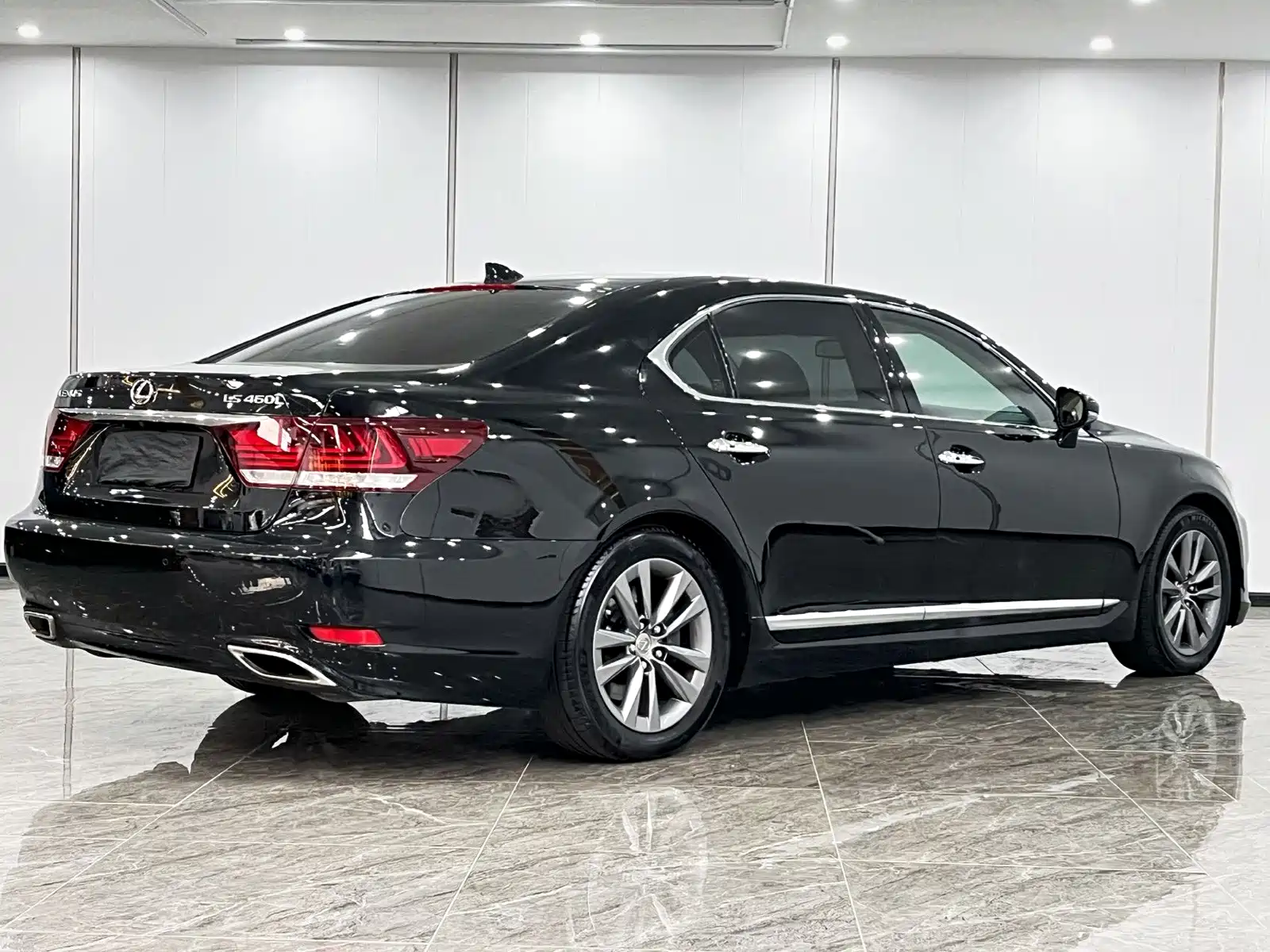 Фото 5 - Lexus LS