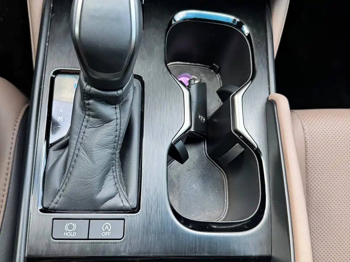 Lexus ES 2025 200 Ultimate Edition фото 11