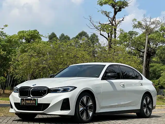 BMW i3 2024 eDrive 40 L Night Sport Package — фото 1