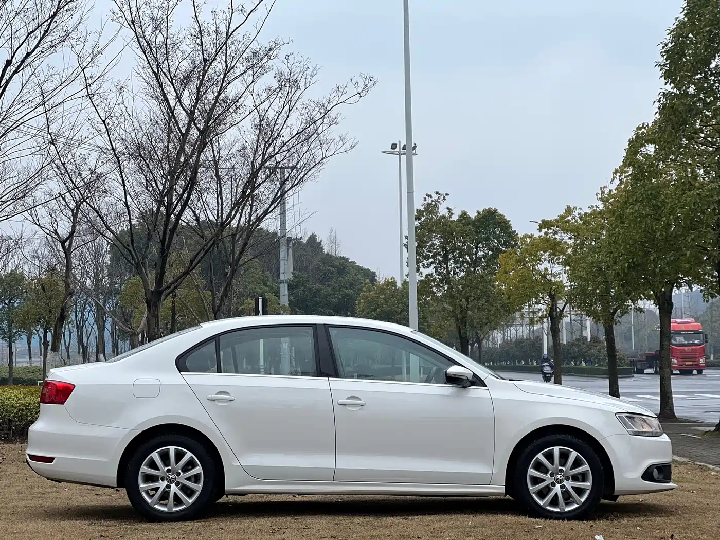 Volkswagen Sagitar 2012 1.6L Automatic Comfort Type фото 20