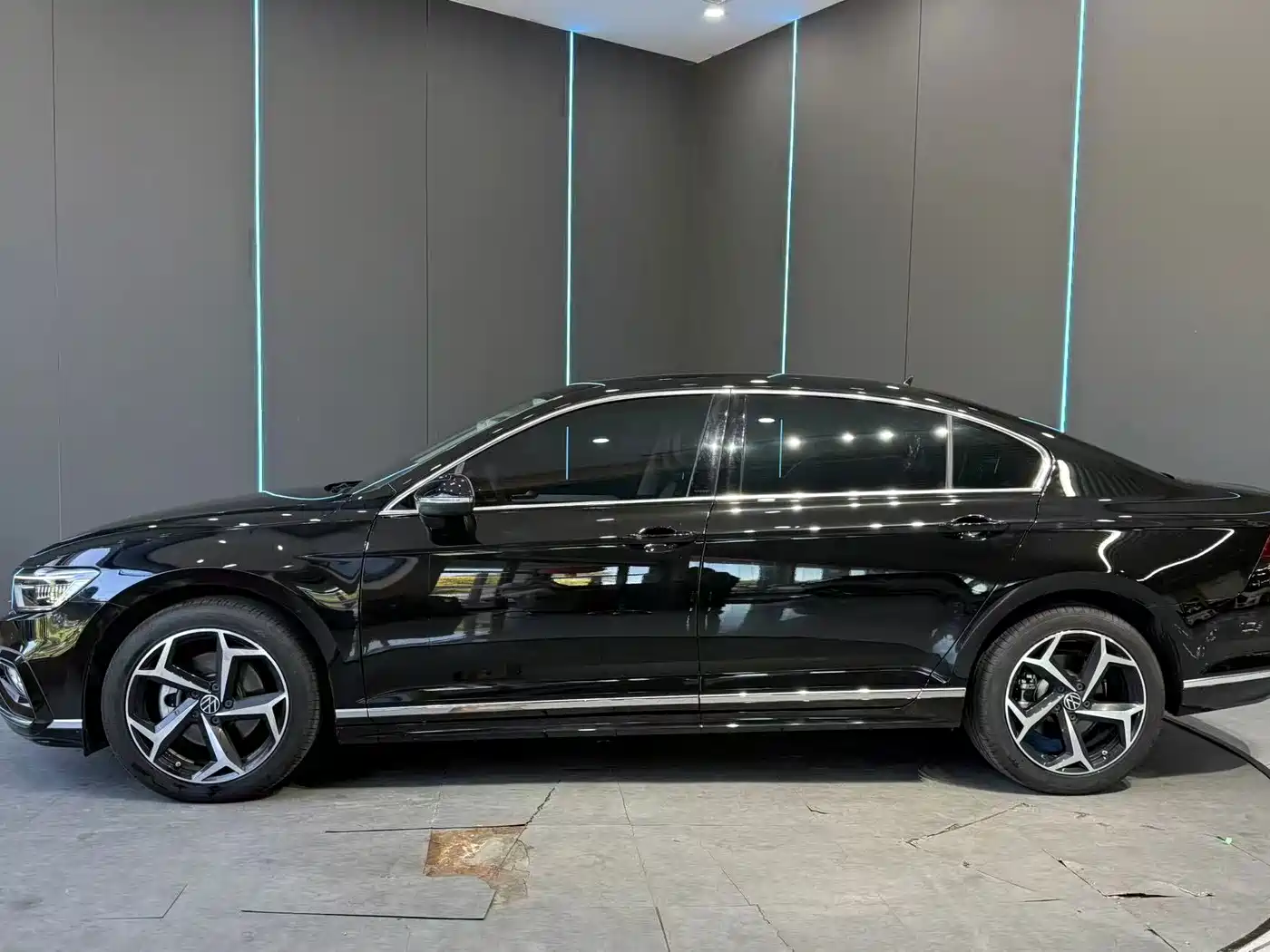 Volkswagen Magotan 2025 2025 Facelift Public Edition 330TSI DSG Luxury
