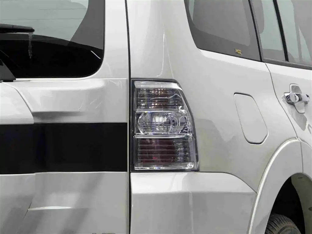 Mitsubishi Pajero (Import) 2020 3.0L Automatic Standard Edition фото 17