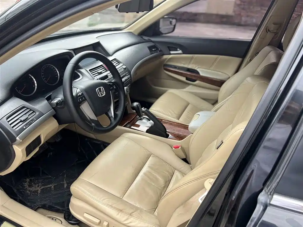 Photo 7 - Honda Accord