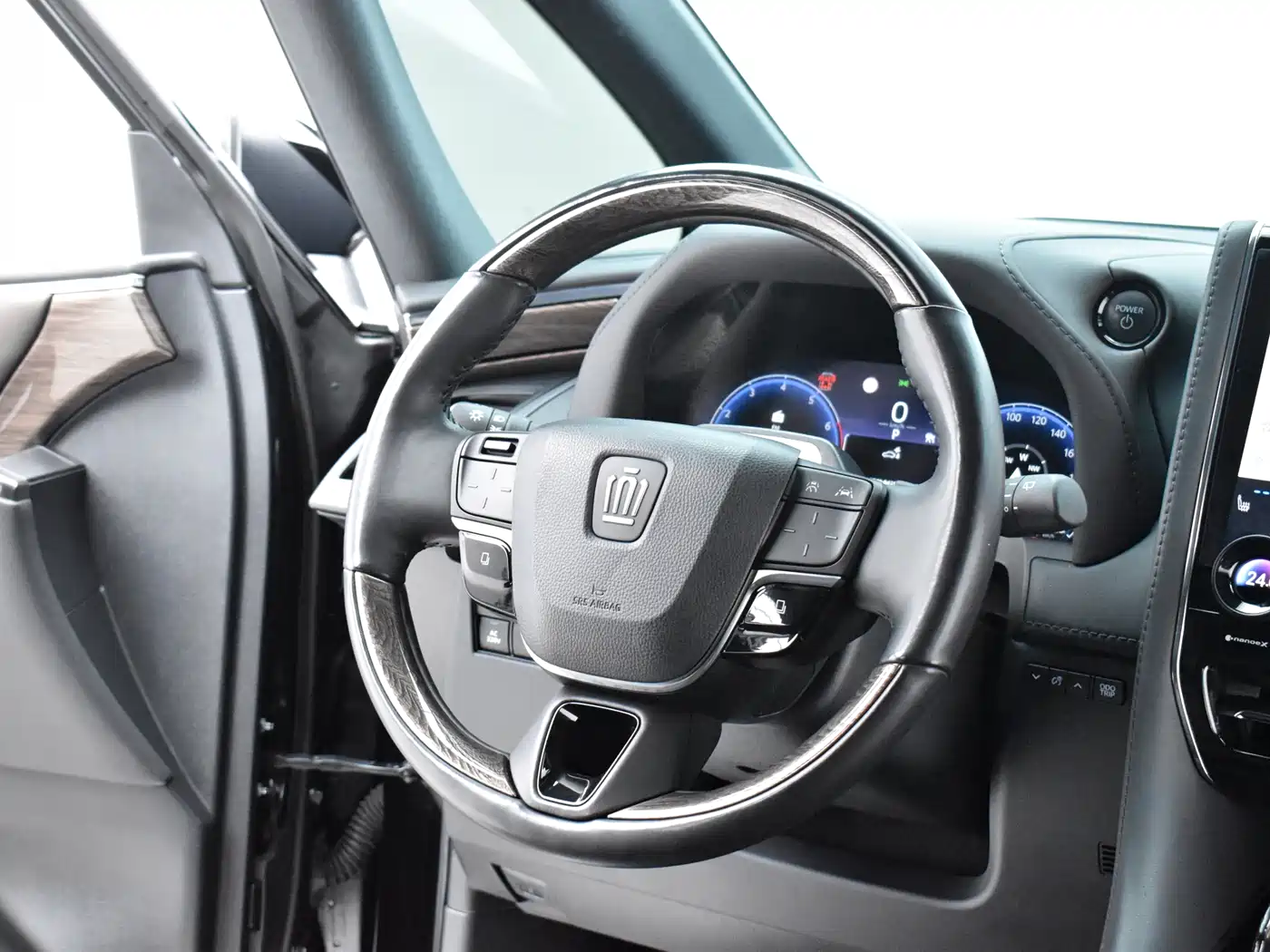 Toyota Vellfire 2024 Crown Hybrid 2.5L Executive Premium Edition фото 9