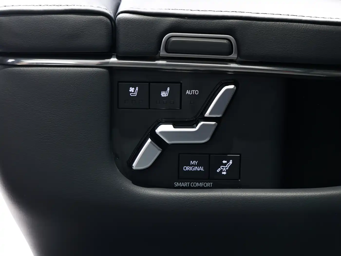 Toyota Vellfire 2024 Crown Hybrid 2.5L Executive Premium Edition фото 19