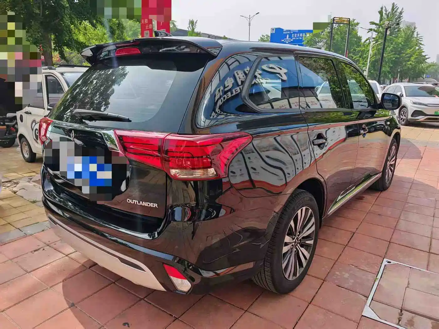 MITSUBISHI OUTLANDER