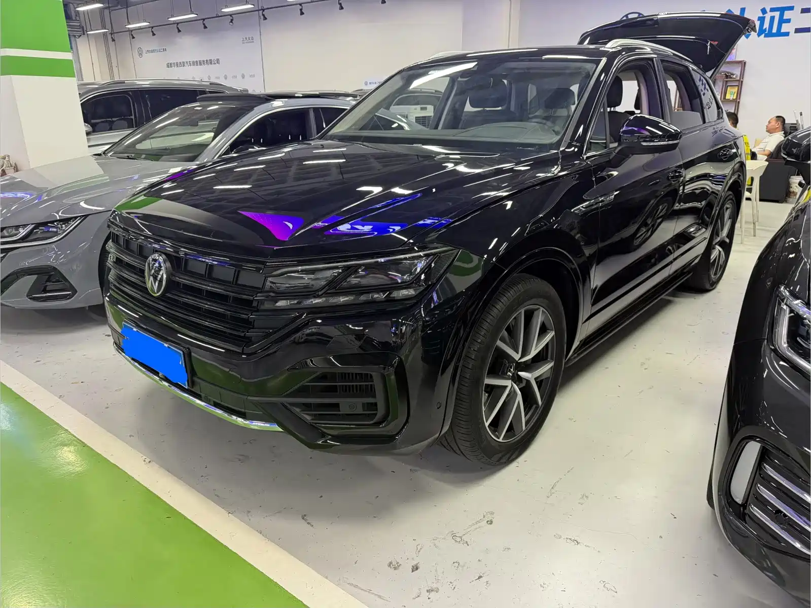 Фото 1 - Volkswagen Touareg