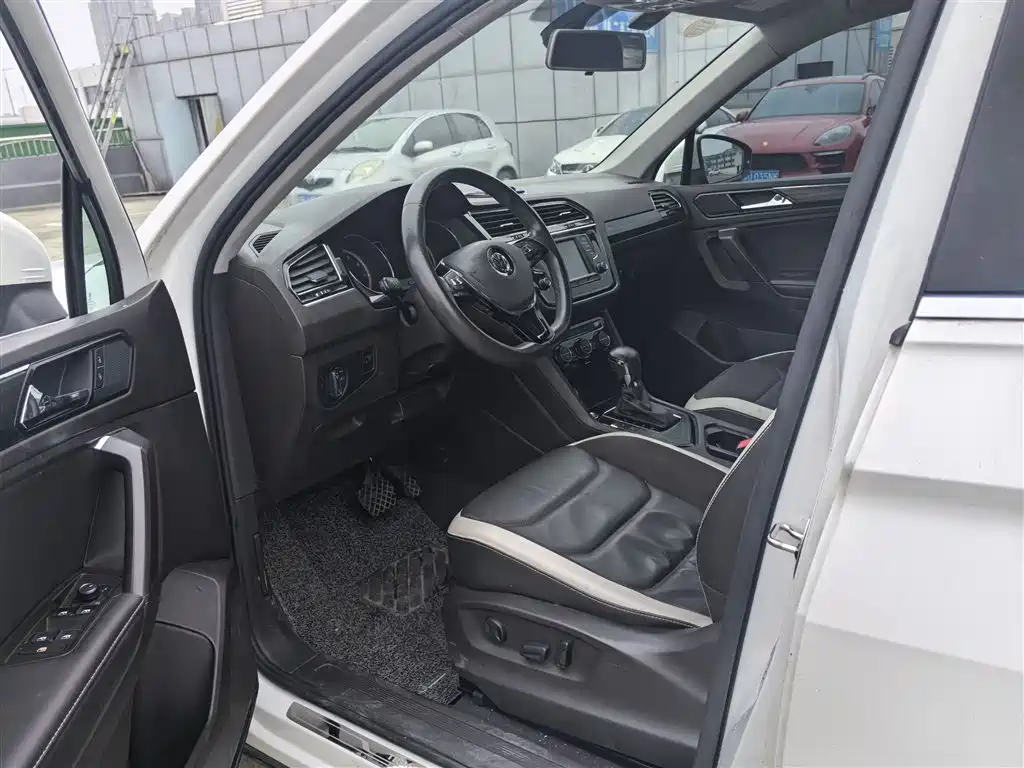 Volkswagen Tiguan L 2017 330TSI Automatic 2WD Comfort Edition фото 8