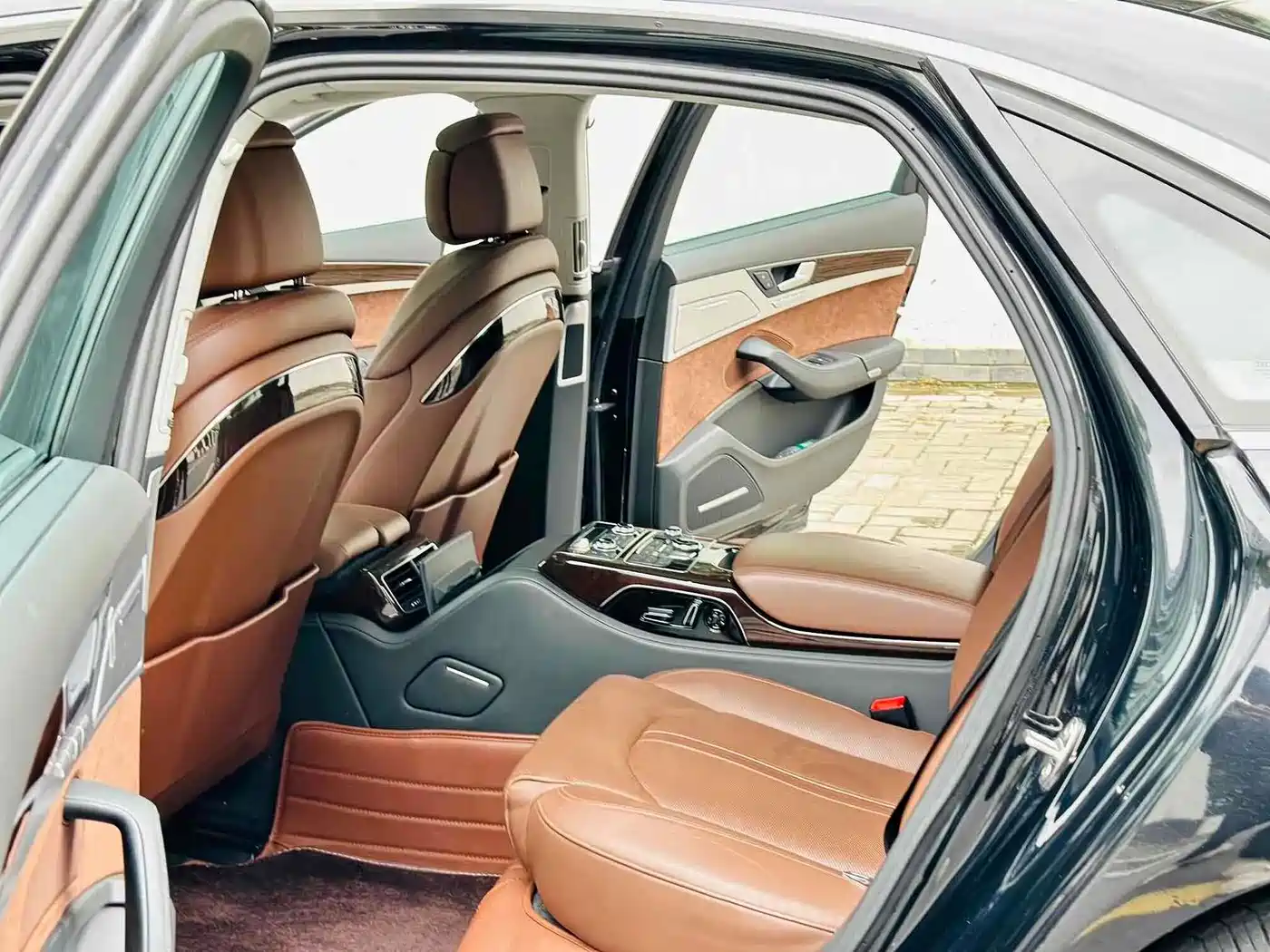 Фото 10 - Audi A8