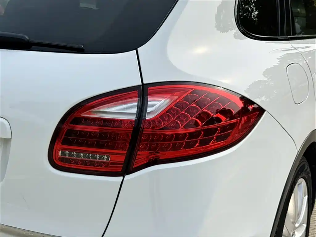 Porsche Cayenne 2014 Cayenne Platinum Edition 3.0T фото 20