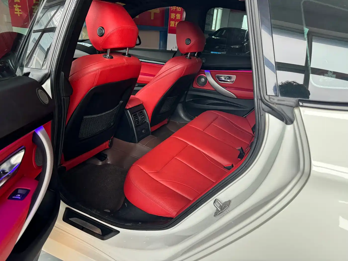 BMW 3 Series GT 2018 320i M Sport фото 8