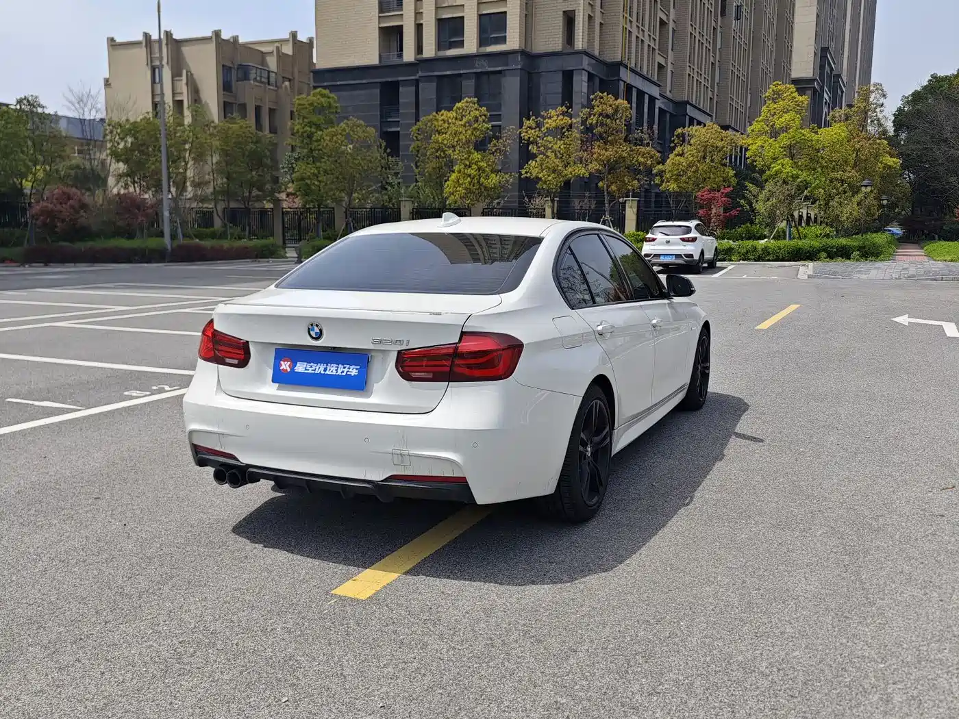 BMW 3 Series 2019 320i M Sport Black Night Edition фото 16