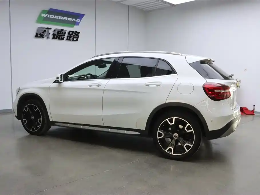 Mercedes-Benz GLA 2017 GLA 220 4MATIC Fashion фото 7