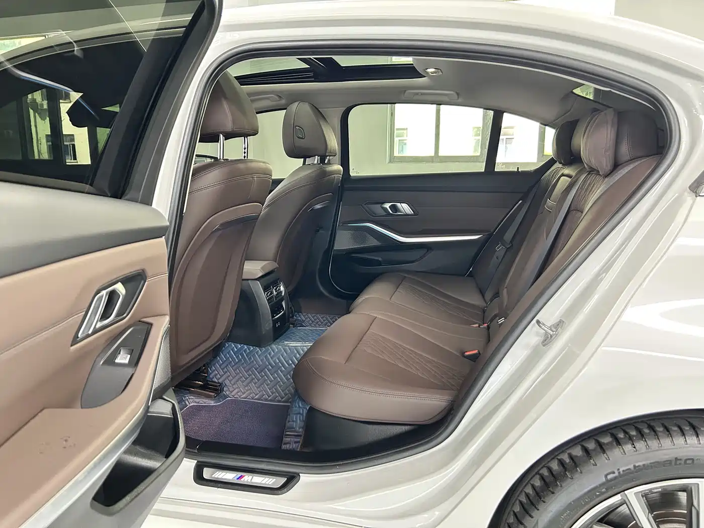 BMW 3 Series 2024 325Li M Sport Package фото 9