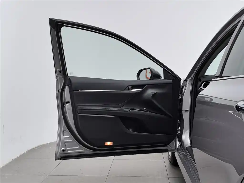 Toyota Camry 2021 Hybrid 2.5HGVP Leading Edition фото 8